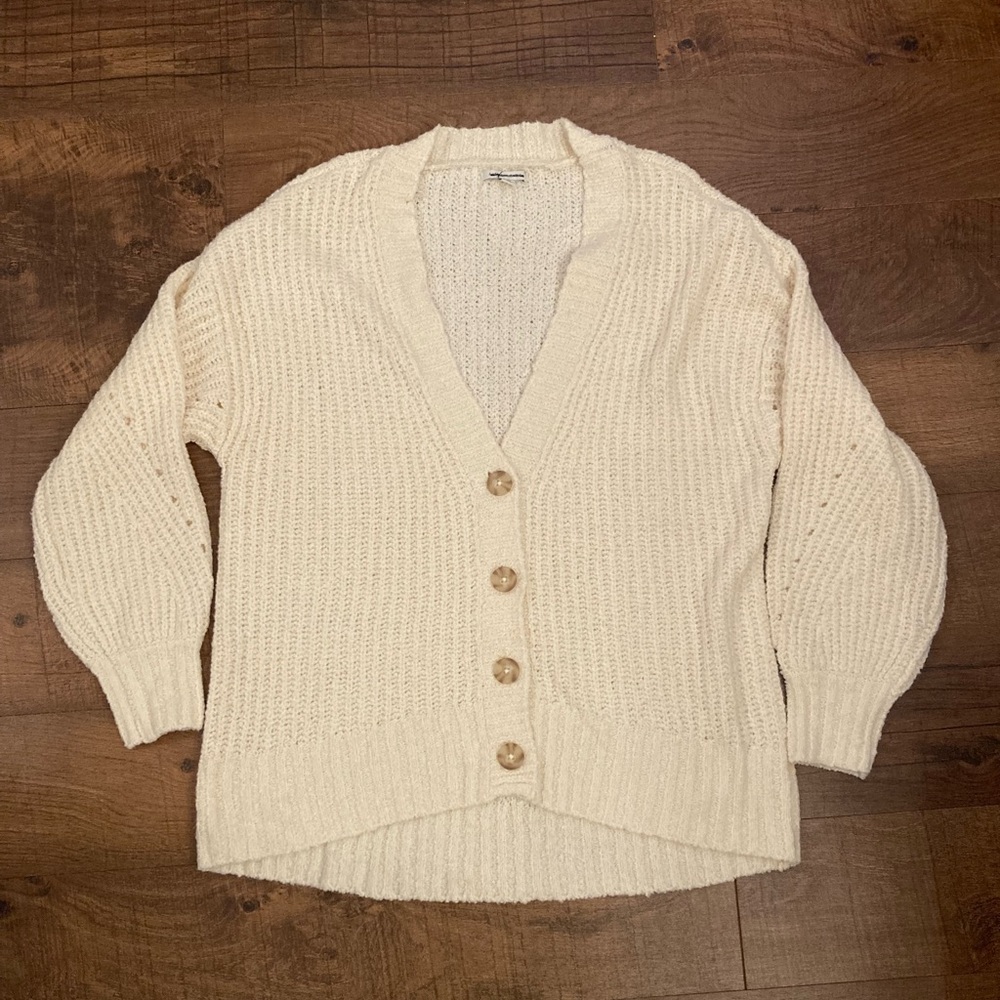 American Eagle Outfitters Cream Slouchy Button V-Neck Cardigan Sweater Women’s M